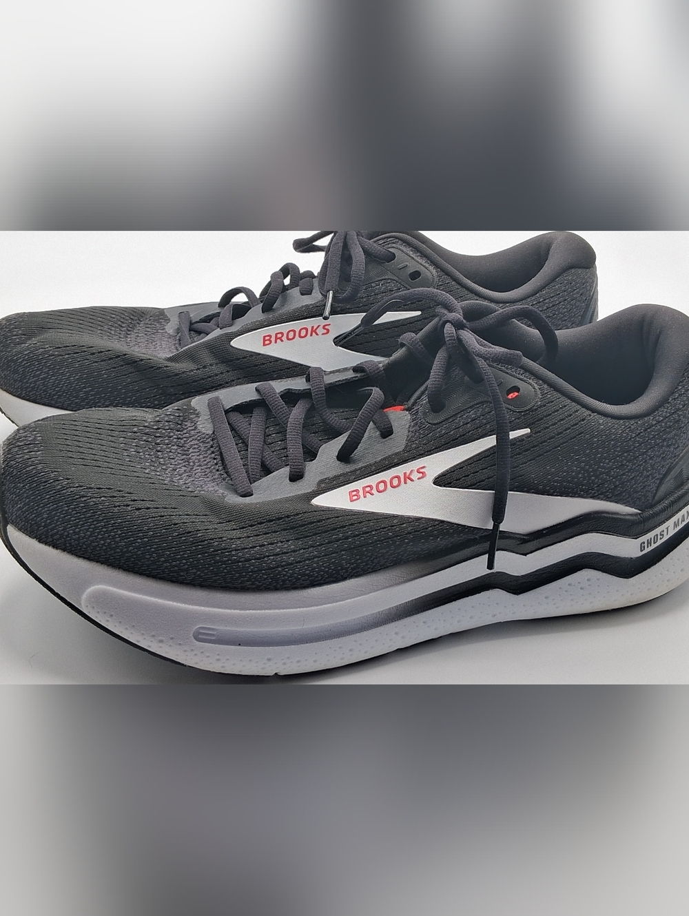Men's Brooks B host Max 2. Size 12.5. Bk/Red/White.